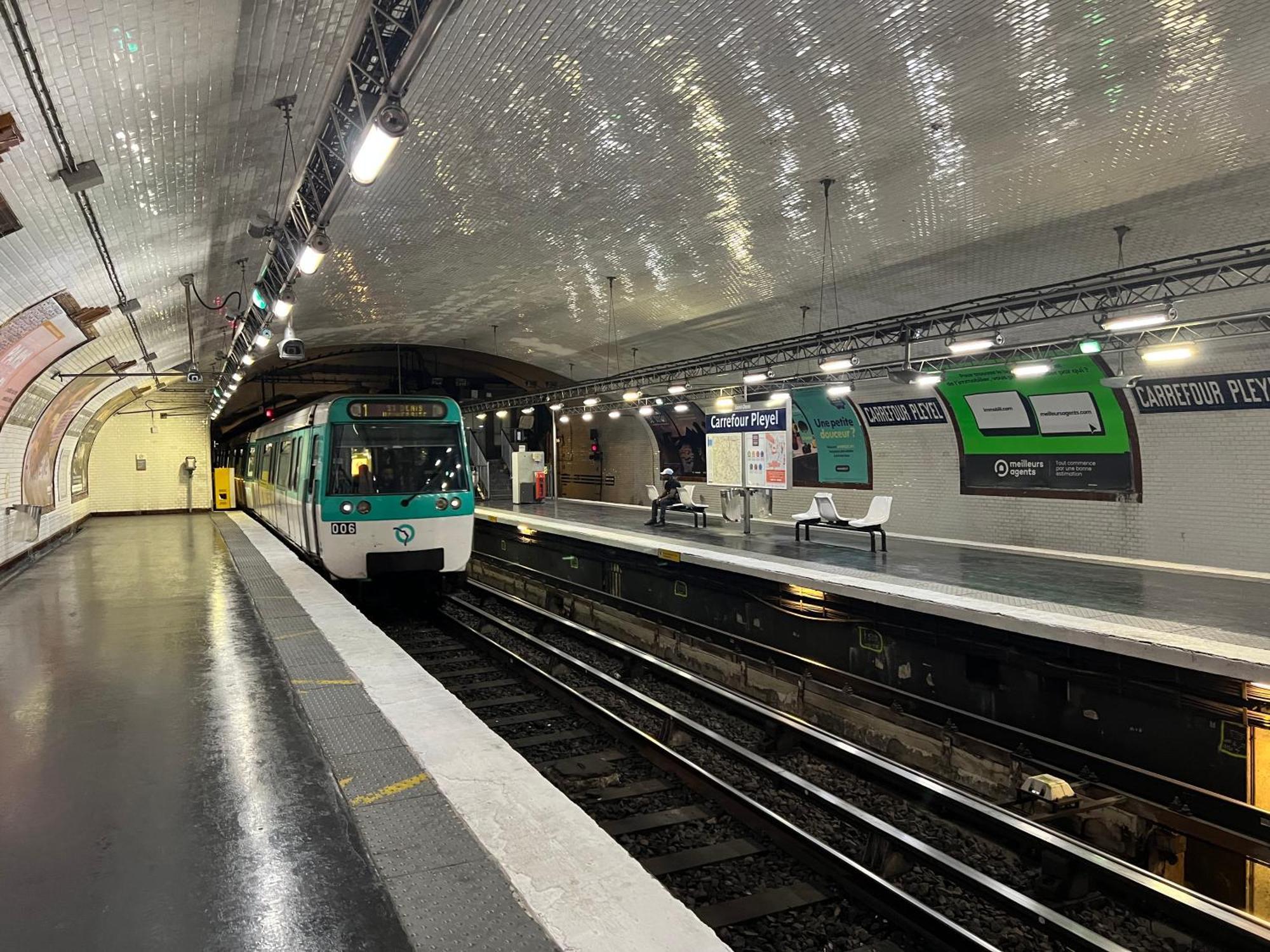 Exclusive Private Apartment By Warilco - Pleyel 25 M2 - A 1 Minute De La Station Metro Carrefour Pleyel Saint-Denis  Esterno foto